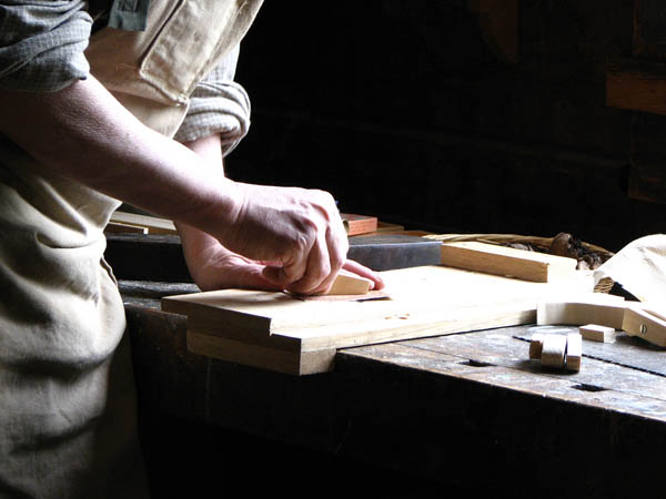 Nuestro equipo de profesionales cuenta  con muchos años de contrastada <strong>experiencia</strong> en el sector de la <strong>carpintería de madera en Cabacés</strong>.